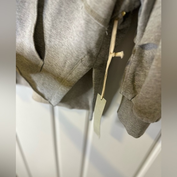 Love In Cropped Hoodie Grey  US M - Picture 4 of 5